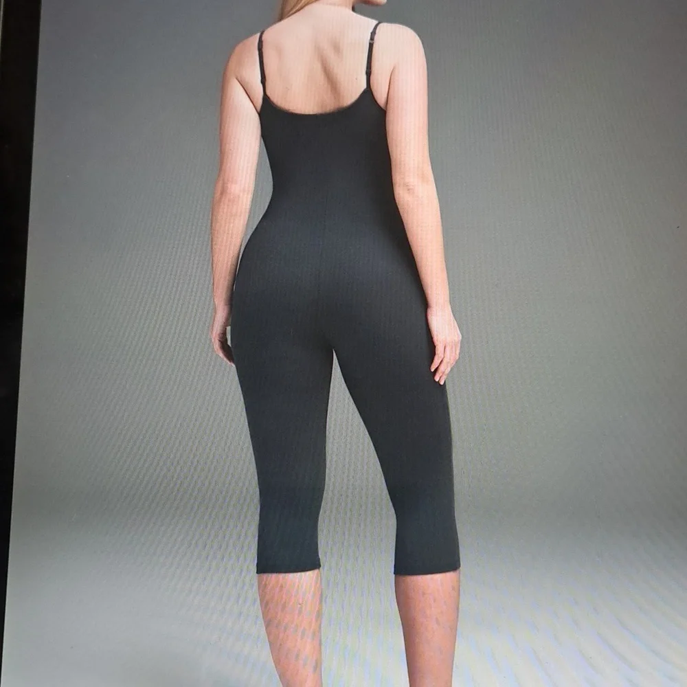 SMALL   SKIMS LONGLINE BODYSUIT - Picture 3 of 10